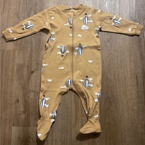 🎈NWOT PEKKLE Cozy Baby Sleeper in Mustard with Balloon Print - 9M